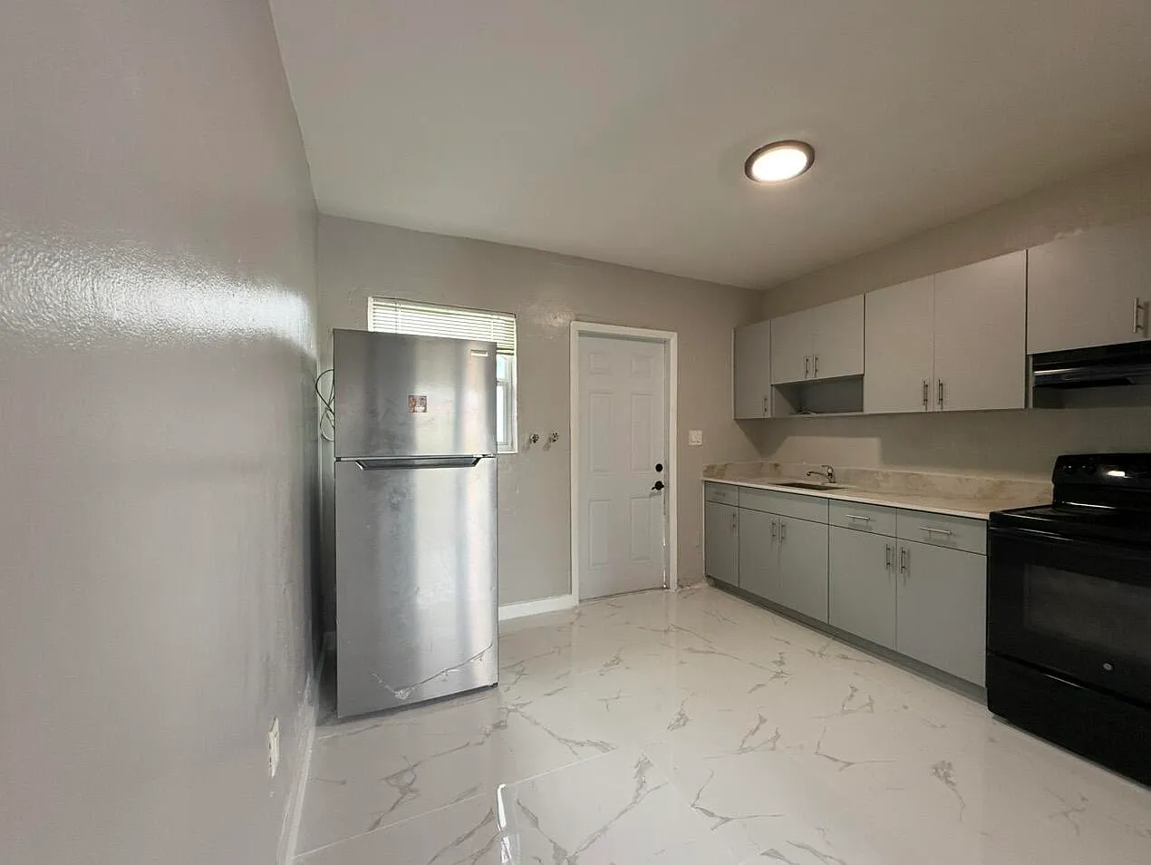 1 bed, 1.0 bath, 700 sqft, $1,500 — Photo 2