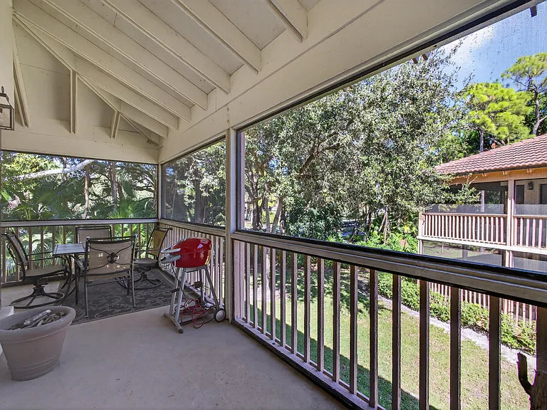 605 Brackenwood Cv — Photo 35