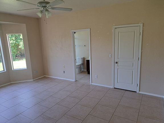 4th image of 456 E 10th Dr