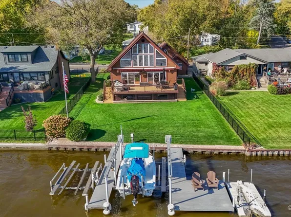 2013 Sunnyside Beach Dr, Johnsburg, IL 60051