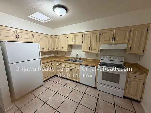 4th image of 3946 N Stone Ave