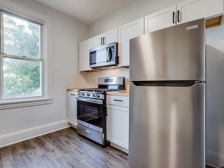 623 Lillian St — Photo 12
