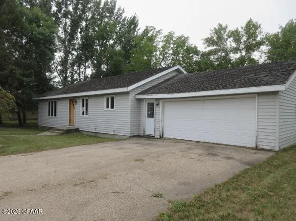1029 Elm Ave S, Hallock, MN 56728