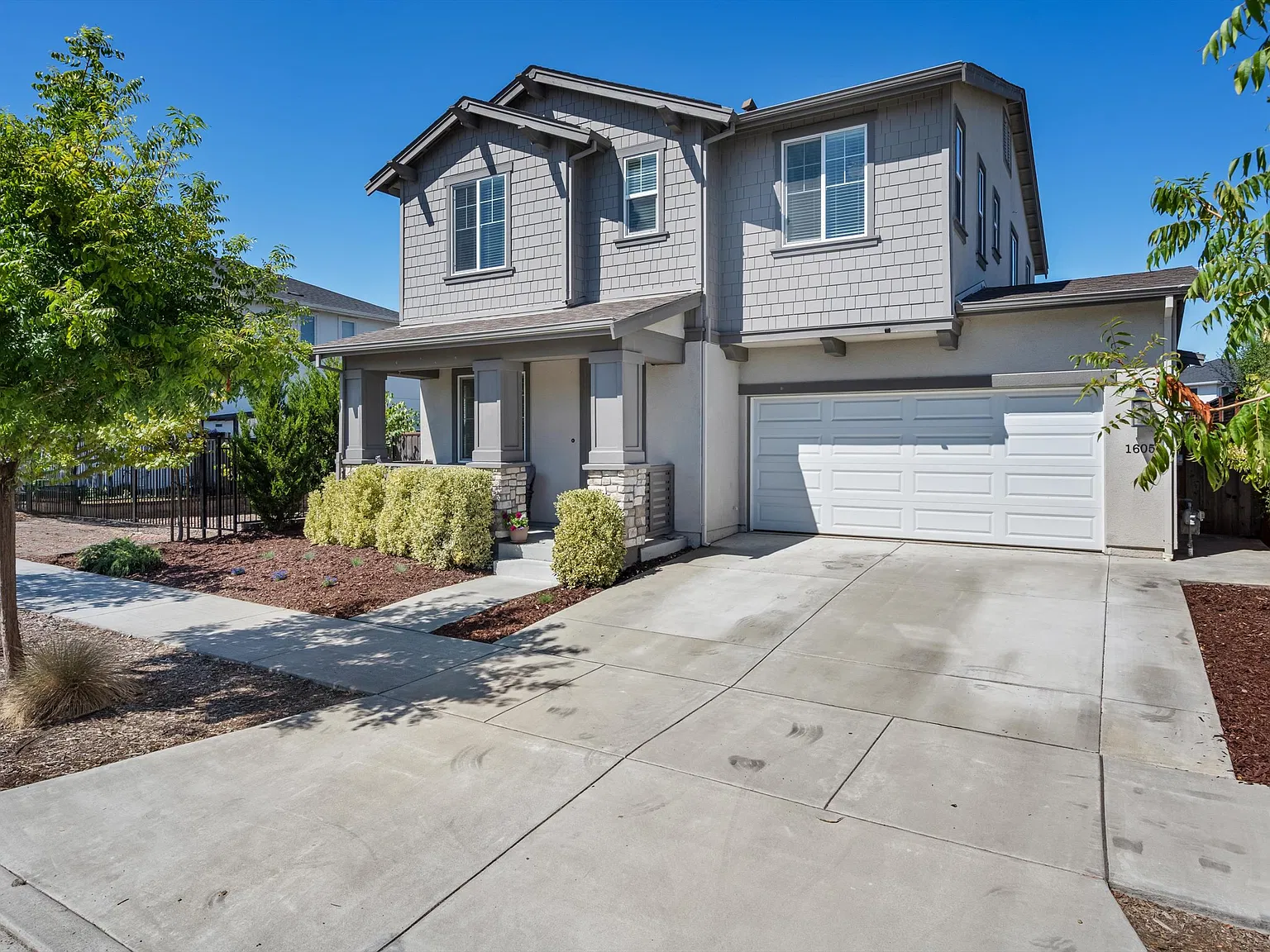 3 bed, 2.5 bath, 2328 sqft, $4,500 — Photo 1