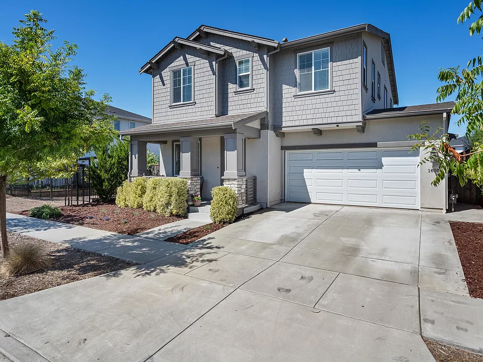 1605 Country Manor Dr