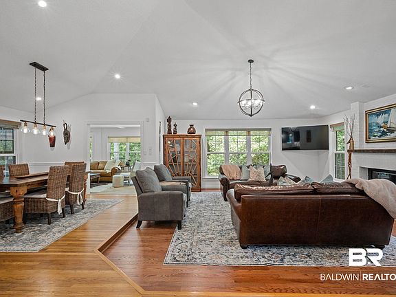 5th image of 674 Colonial Dr