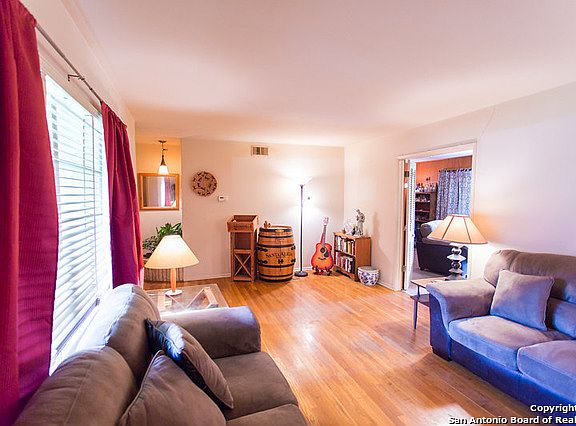 3rd image of 214 Langton Dr