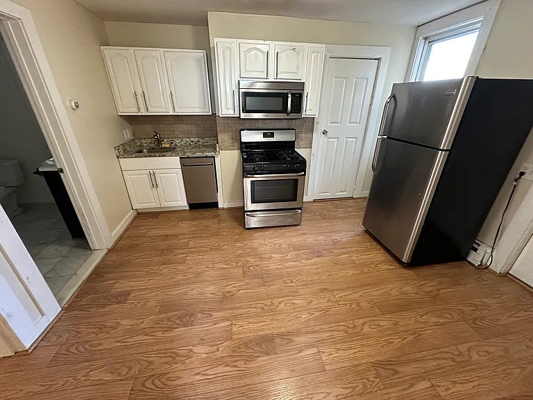 367 Maverick St #2A — Photo 15