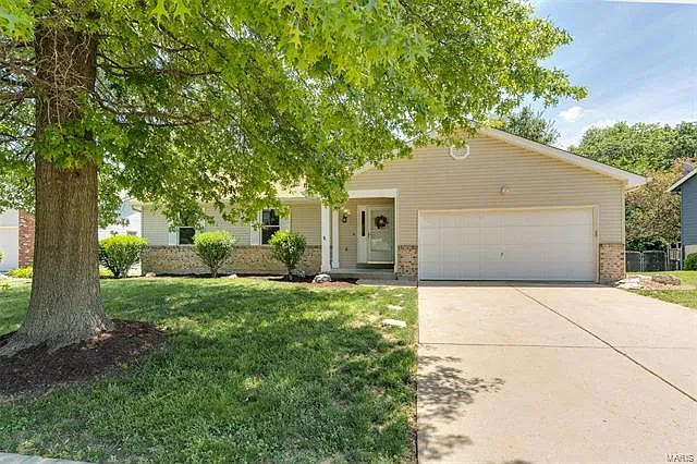 912 Hunter Chaise Dr photo 1