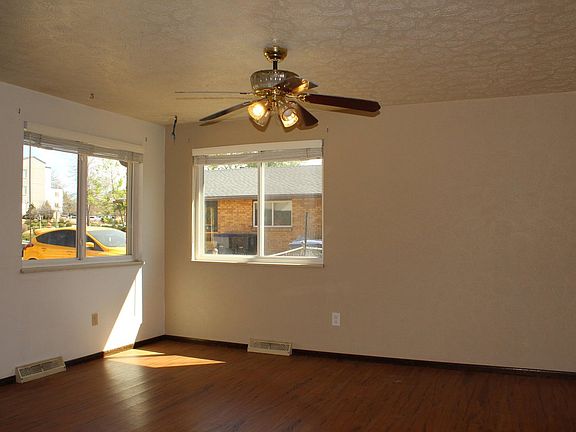 4th image of 125-127 21st Ave