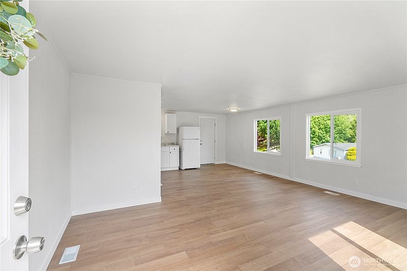 4th image of 1019 Stanford Drive #16