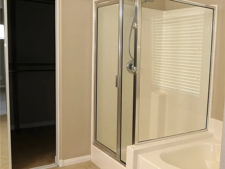 4054 Lower Saxon Ave — Photo 35