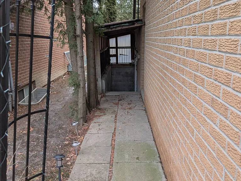 41 Russfax Dr #BASEMENT — Photo 11