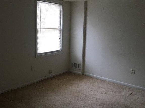 3rd image of 1778B Belle Dr