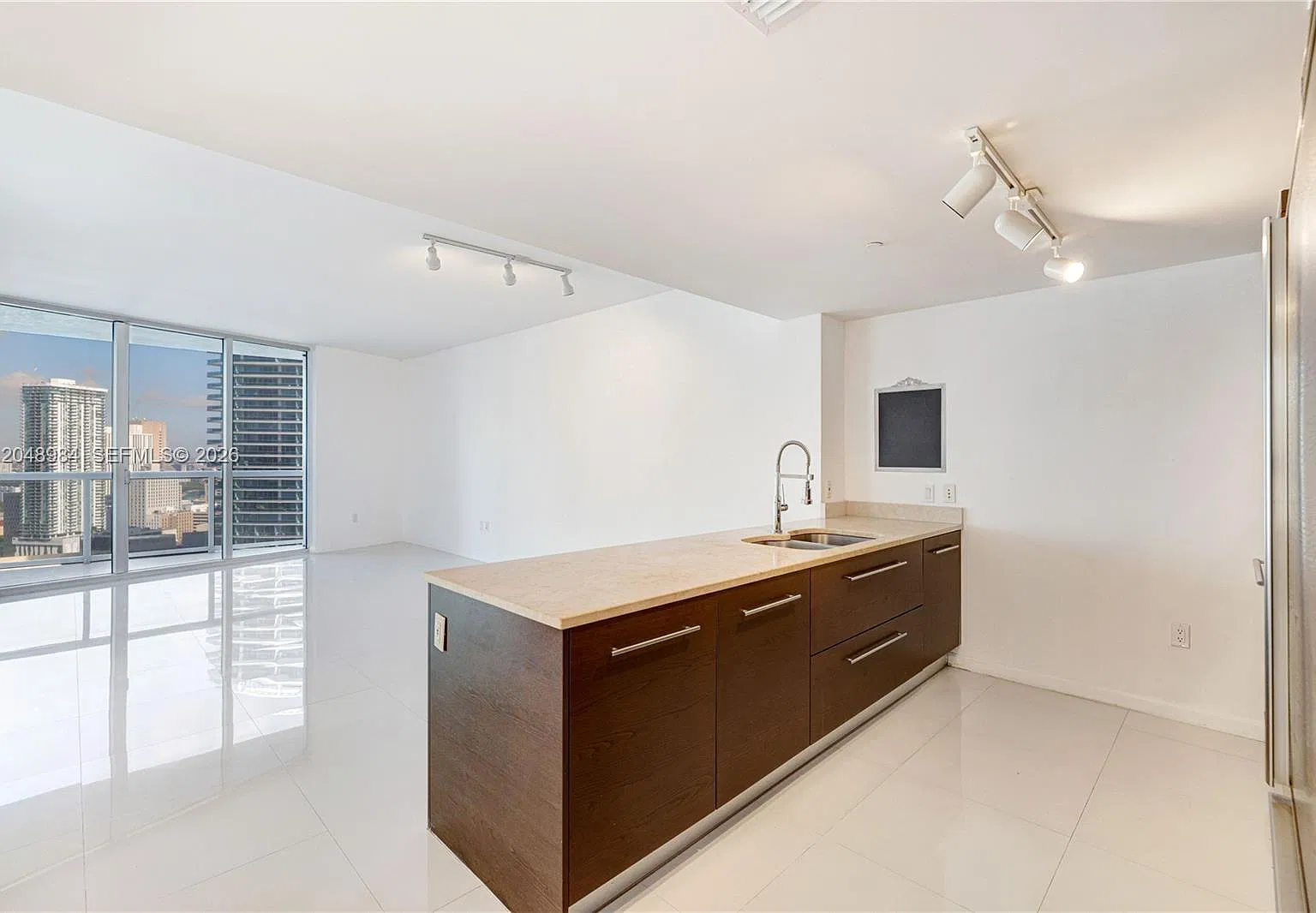 Iconbrickell Condo No 1 — Photo 3
