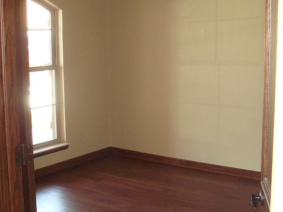 5th image of 1028 SW 108th Ter