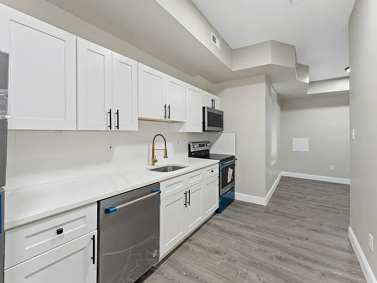 1517 W Westmoreland St #1 — Photo 4