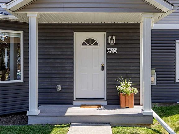 3rd image of 690 N Regal Park NE