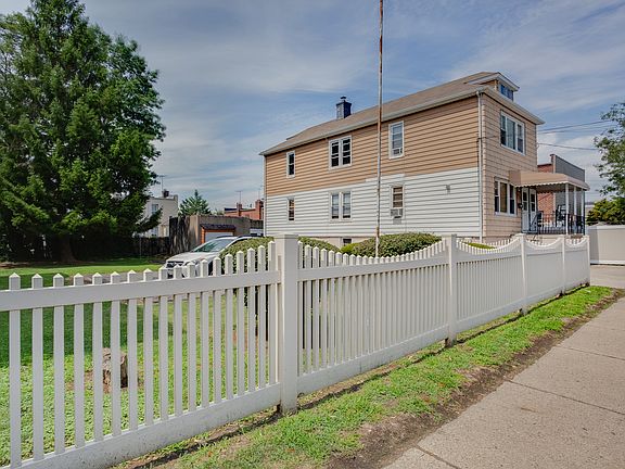 3rd image of 1033 Clarence Ave
