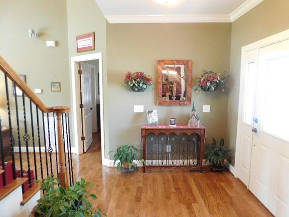 4th image of 115 Peppertree Dr NE