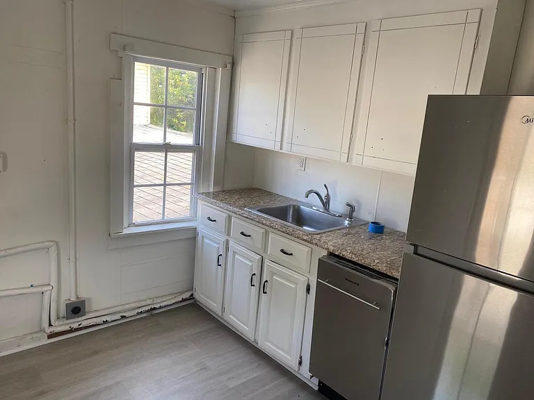 2229 Delano St #B — Photo 3