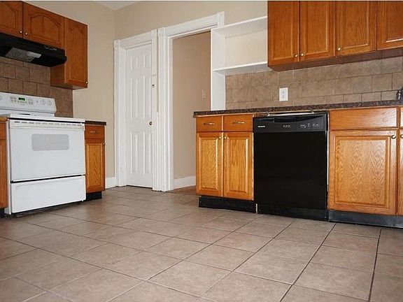 3rd image of 444 Locust Ave #1