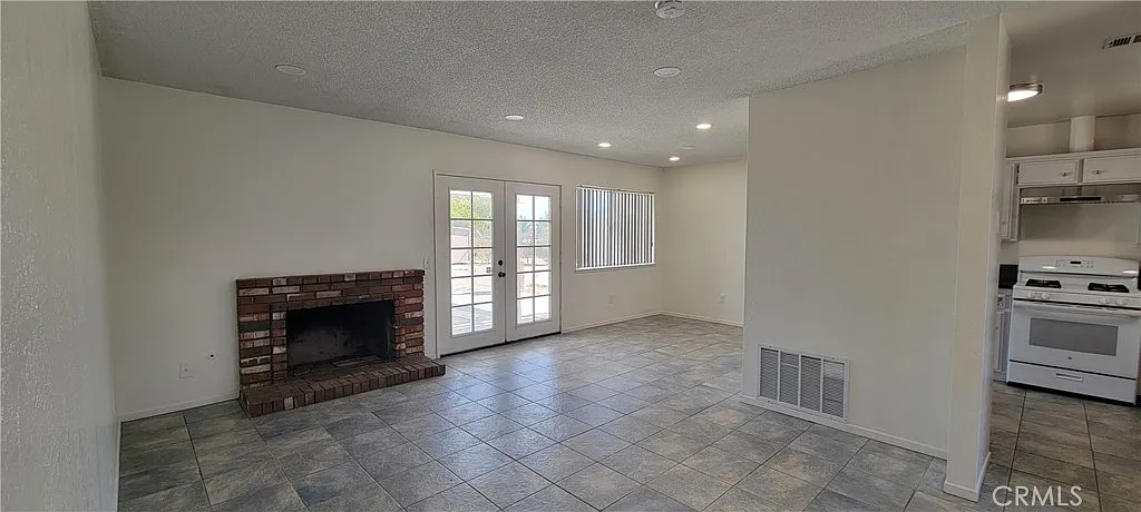 2 bed, 921 sqft, $1,800 — Photo 3