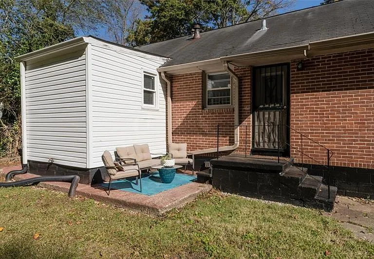 547 Westmeath Dr SW — Photo 24