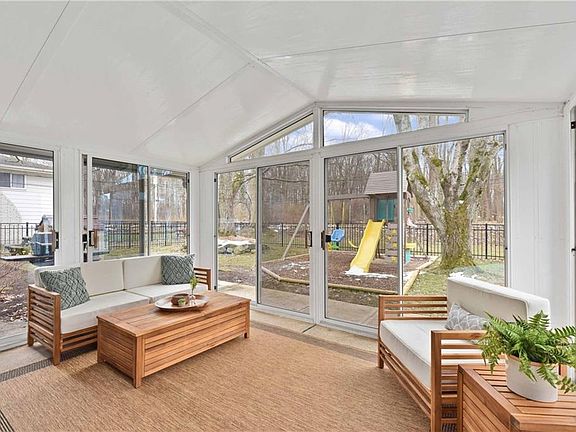 4th image of 28021 Edgepark Dr