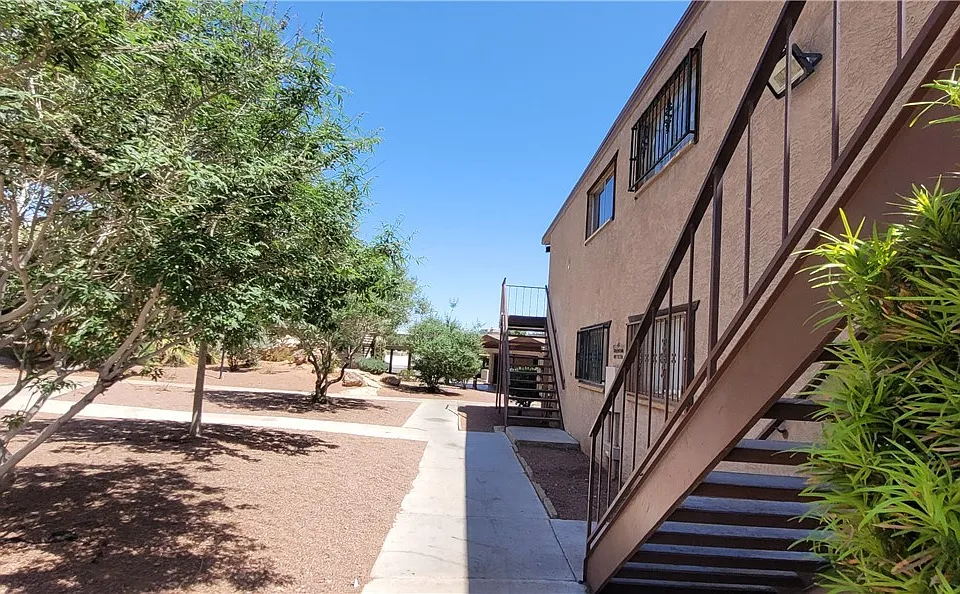 615 S Royal Crest Cir #9