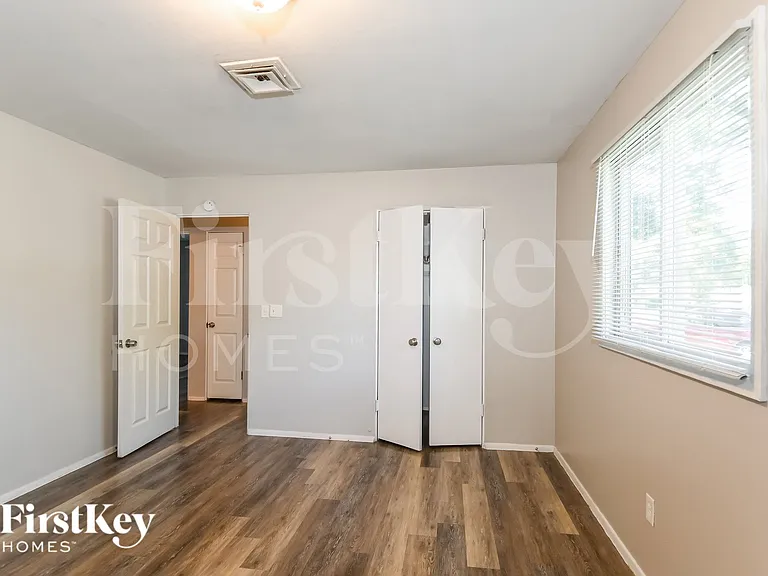 440 Durwood Dr — Photo 8