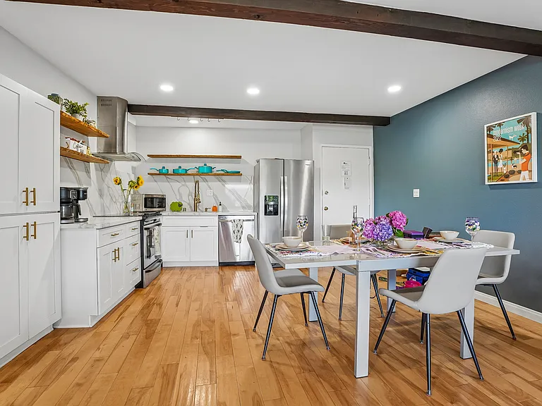 1701 Clinton St #210 — Photo 32