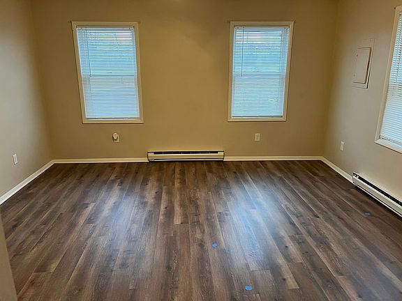 5th image of 102 N Wood St #108