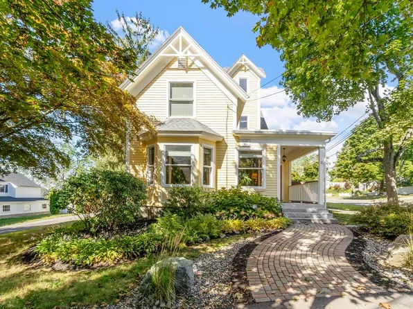 8 Winthrop St, Danvers, MA 01923