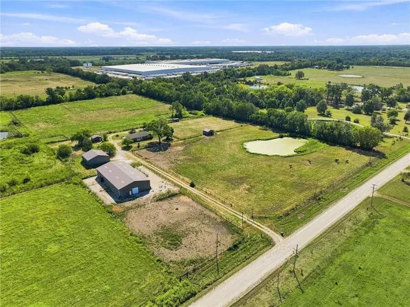 27611 S Belle Plain Rd, Harrisonville, MO 64701