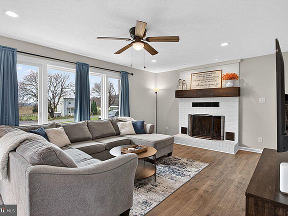 4th image of 1258 Longs Pump Rd