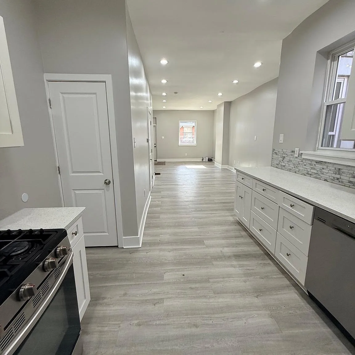 3 bed, 1.5 bath, 1260 sqft, $1,900 — Photo 4