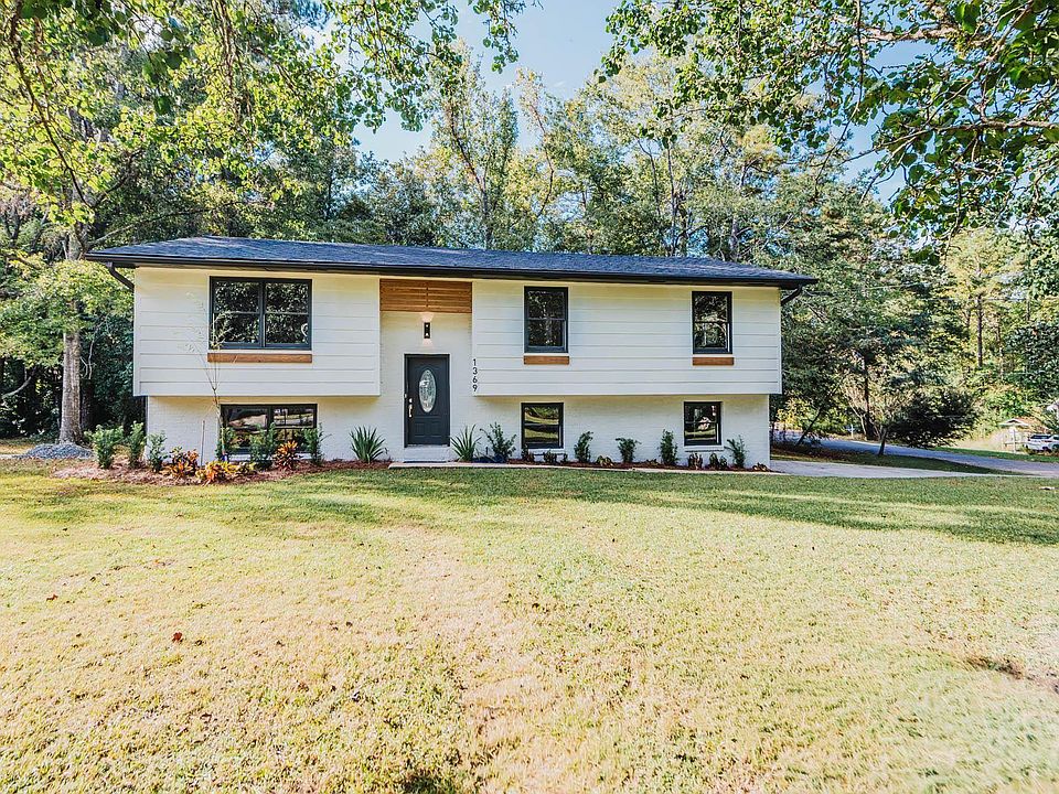 1st image of 1369 King Arthur Dr