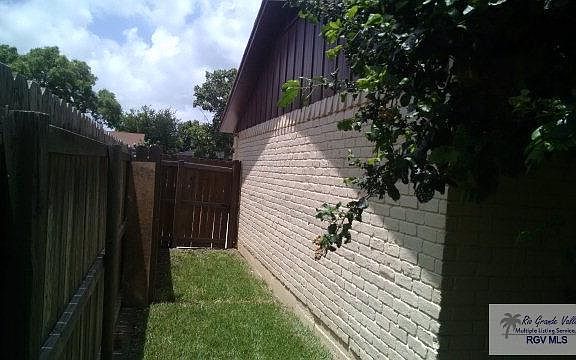 3rd image of 175 Leece Dr