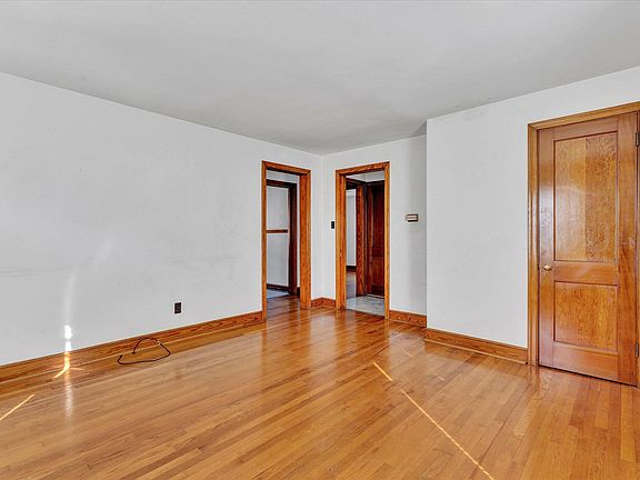 4th image of 2070 Kenwood Blvd SE