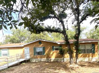 220 Oak View Dr, La Vernia, TX 78121