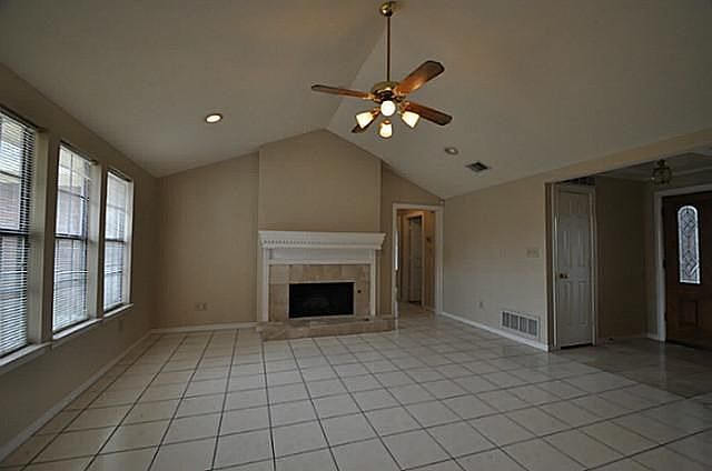 2nd image of 1422 Knob Hill Dr