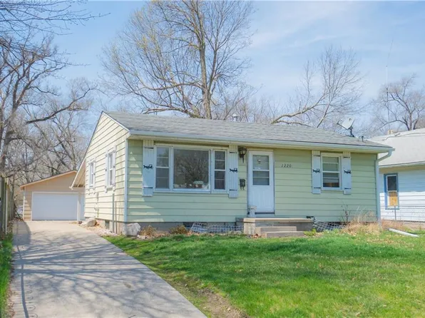 1220 E 29th St, Des Moines, IA 50317