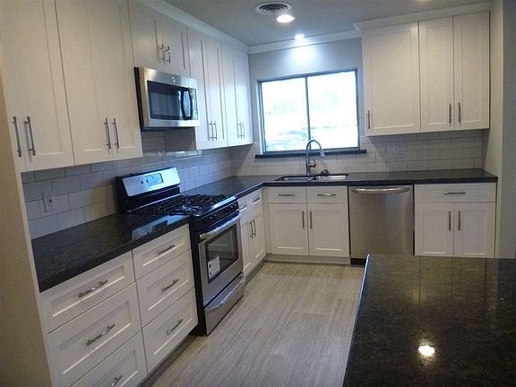 4th image of 3935 Lola Ln