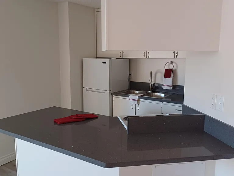 Huntington Garden Apartments — Photo 29