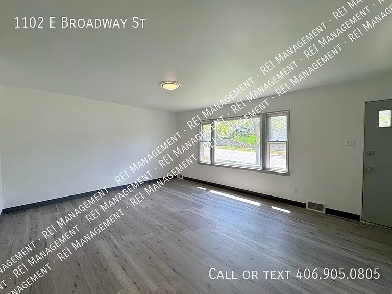 1102 E Broadway St — Photo 5
