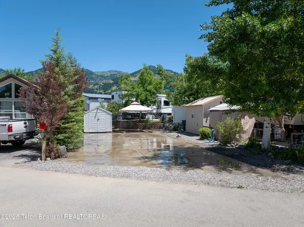533 Oxbow Dr, Thayne, WY 83127