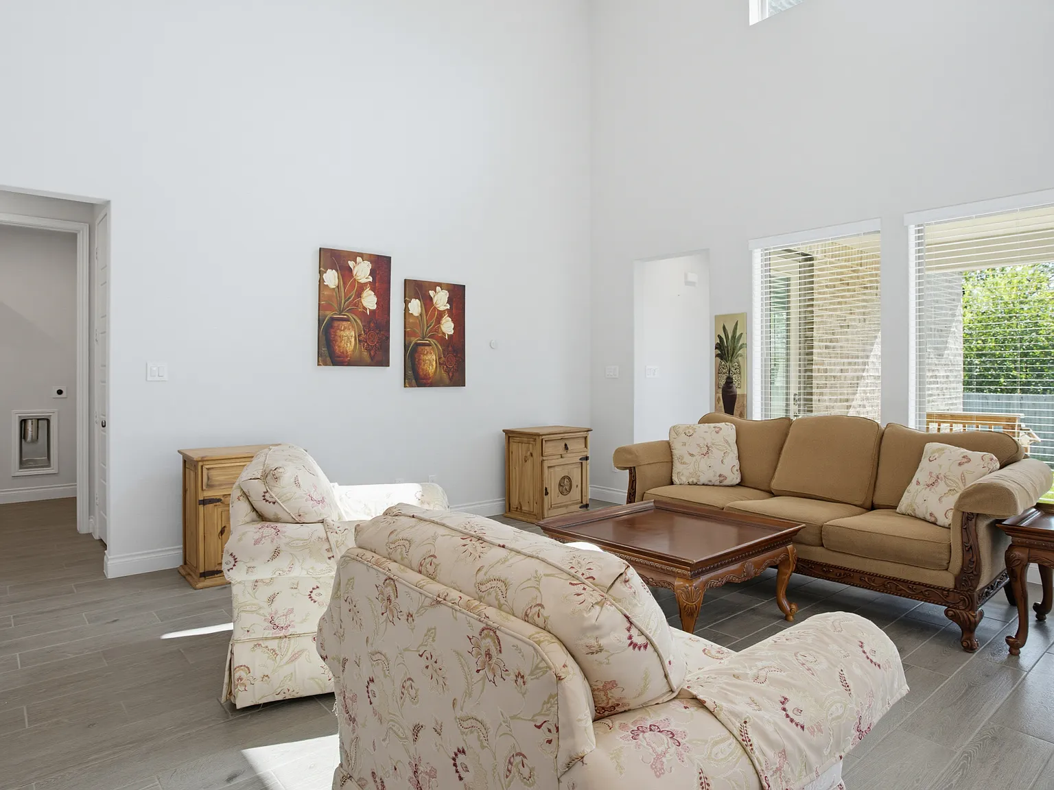 4 bed, 3.5 bath, 2600 sqft, $2,750 — Photo 4