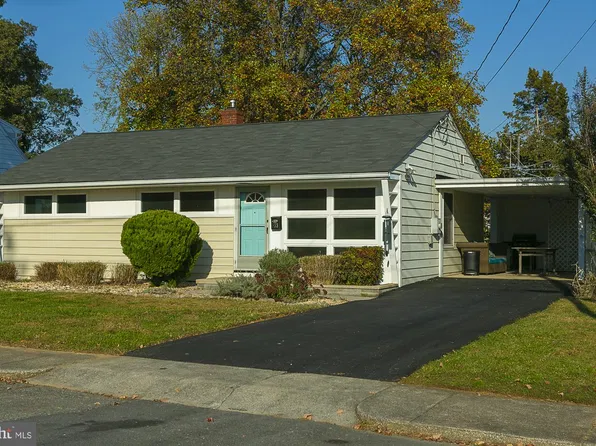 533 S Seminary St, Charles Town, WV 25414