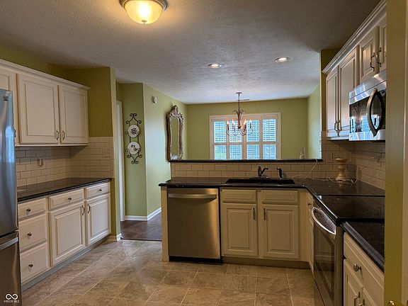 4th image of 1223 Arlington Dr